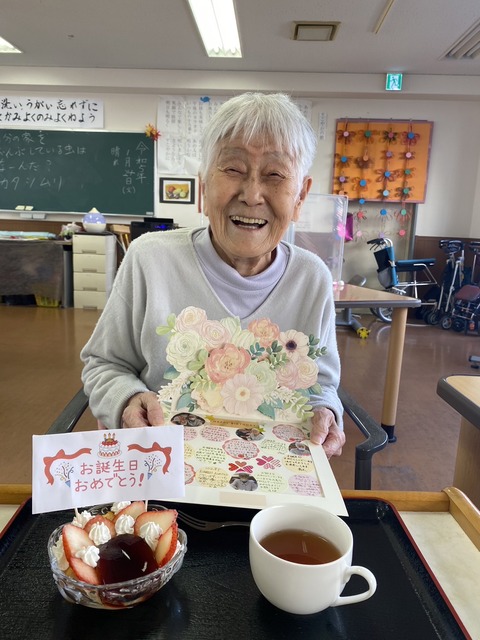 ♪祝１０２歳の誕生日♪　（すこやか自立学園木場校）